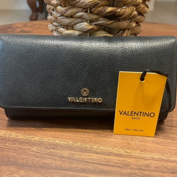 Valentino by Mario - Picture 1 of 5